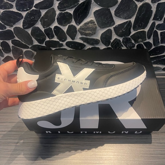 John Richmond embossed low top silver sneakers - Picture 7 of 13